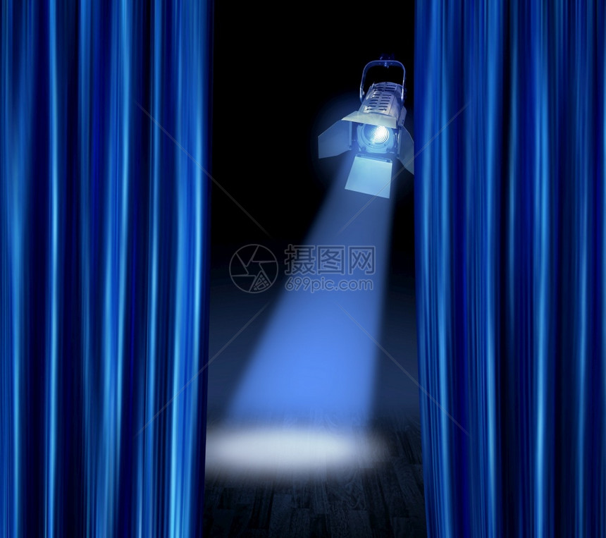 海浪蓝边窗帘露出专业的舞台聚光灯束阶段聚灯蓝色窗帘黑暗的盛大图片