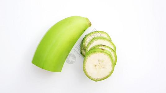 生的食物维他命白色背景上半个香蕉的顶部视图图片
