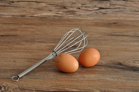 鸡蛋和打蛋器背景图片