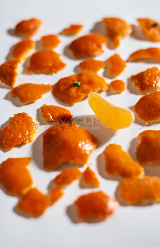 剥开的橘子皮图片