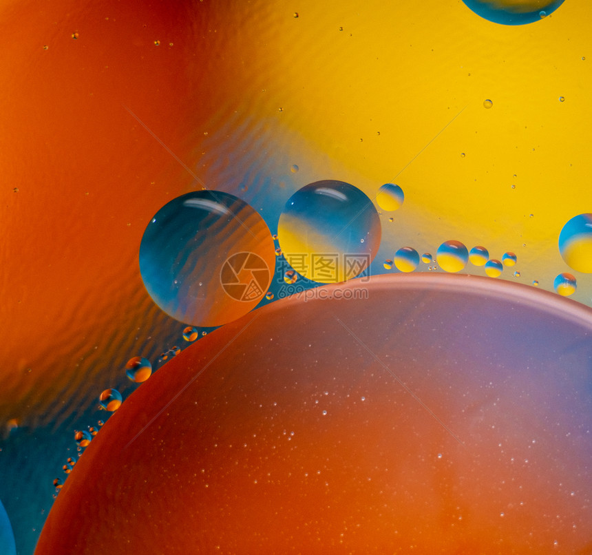 气泡物理具有许多彩和不同大小圆圈的明亮宇宙抽象化Name水图片