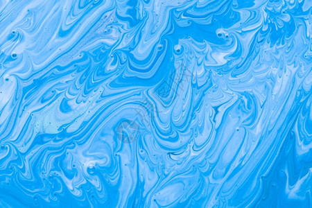 液体晶状蓝色水丙烯菊酯结晶的溅图片