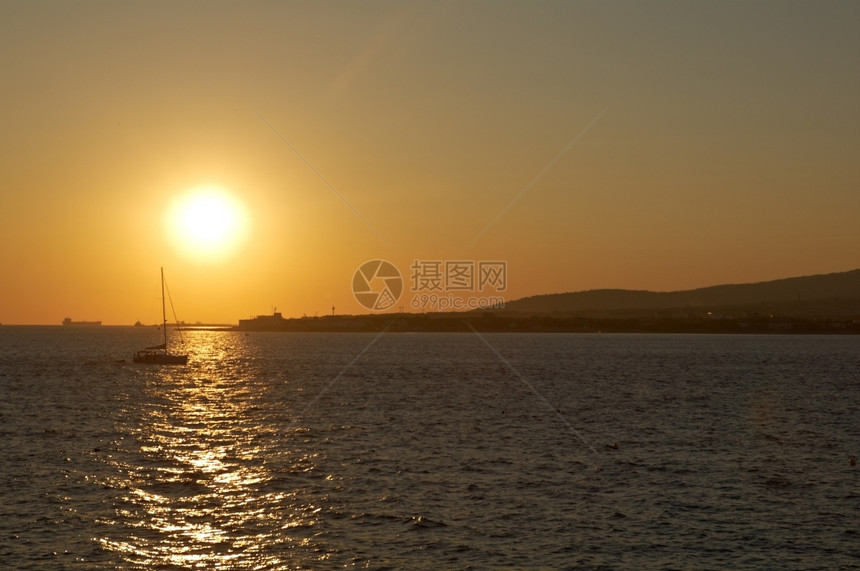 黑色的户外黄昏俄罗斯黑海Gelendzhik海域的夜空日落图片