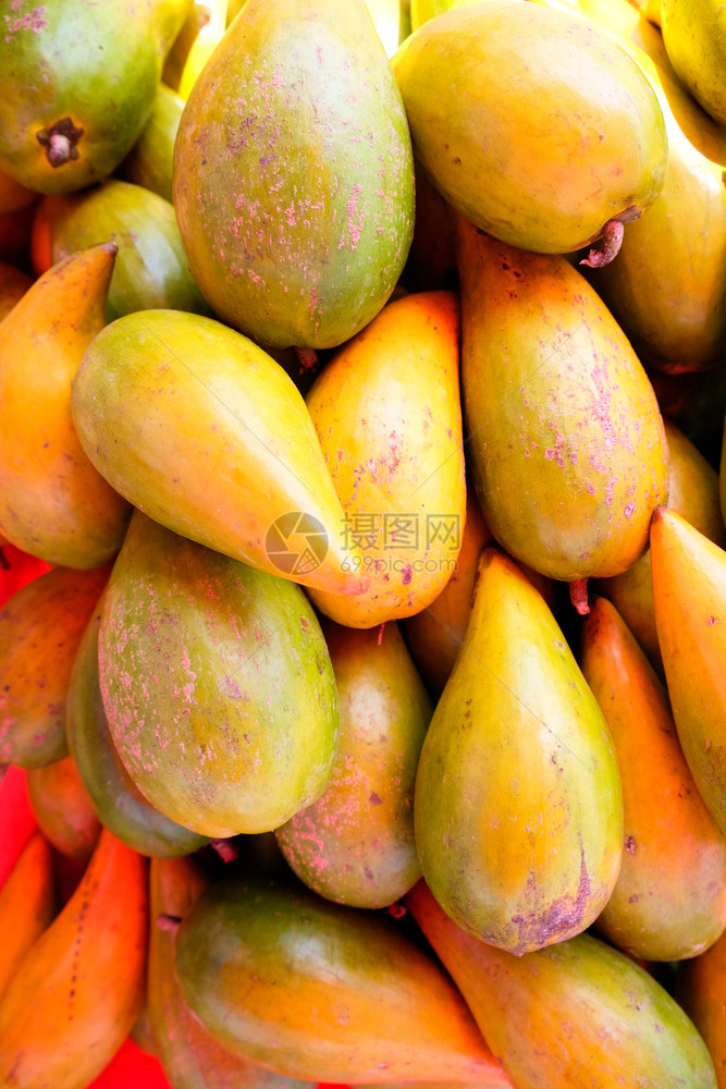 新鲜芒果的贴近图像市场自然水果图片