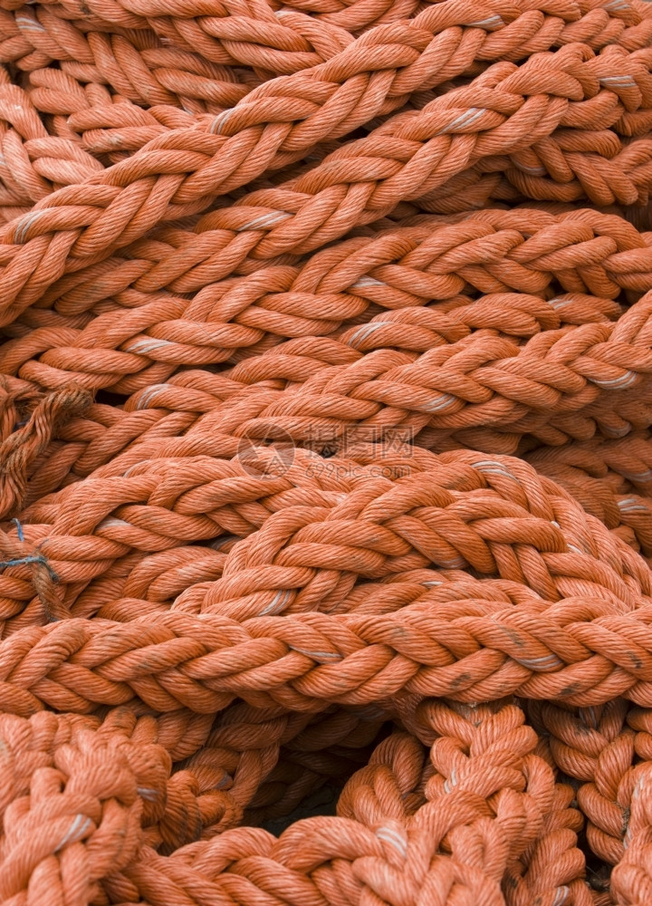 船舶拉根在南非开普敦的维多利亚和阿尔伯特海滨码头一条橙色绳子起堆在用来把码头上的船捆绑起来像这些一样的南非线岬图片