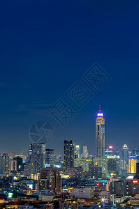 现代的天际线曼谷城市景观夜商业区曼谷市中心背景图片