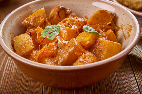美味佳肴土豆和南瓜制成的木薯和南瓜印度烹饪脱脂菜和疗养食谱子晚餐图片