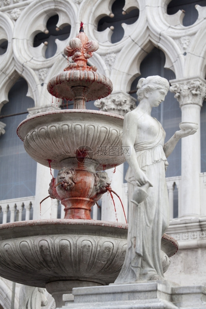 一种酒来自威尼斯圣马可广场的喷泉未来吸引力图片