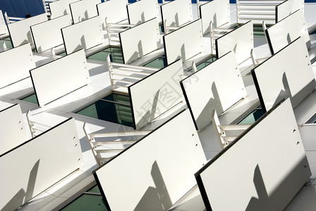 澳大利亚现代办公楼窗外的遮阳屏蔽罩澳大利亚太阳白色的建造背景图片