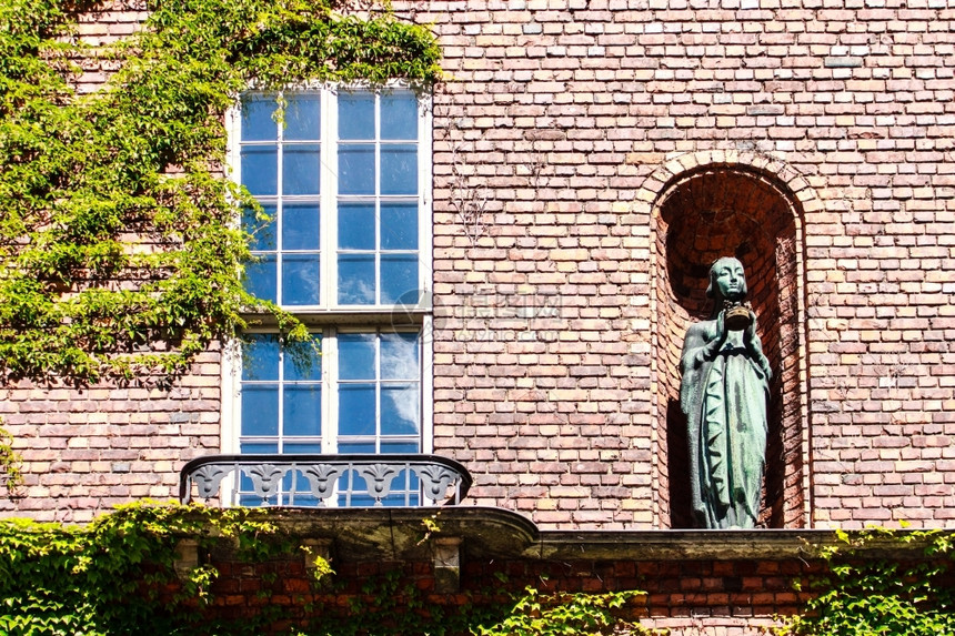老的城市历史瑞典斯德哥尔摩市政厅的墙面雕像瑞典斯德哥尔摩图片