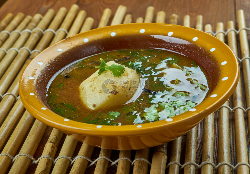 制作草药阿卢库玛印度土豆使安得拉风格的快速土豆咖喱印度人图片