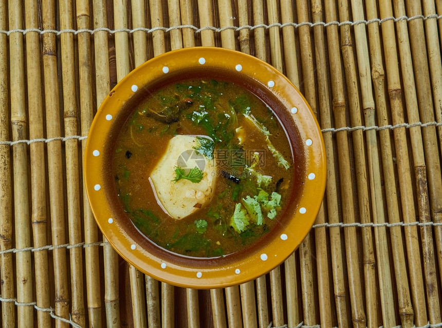 草药亚洲人阿卢库玛印度土豆使安得拉风格的快速土豆咖喱一顿饭图片