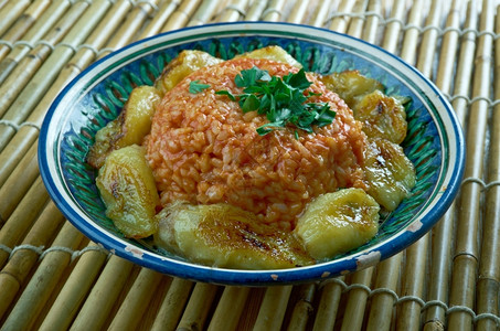 营养丰富美食鸡米和炸薯条尼日利亚菜非洲人图片