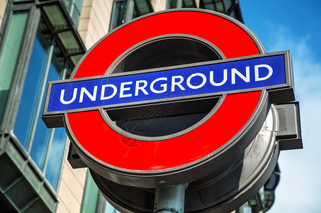 伦敦的地下标志在威斯密特车站附近王国城市标识图片