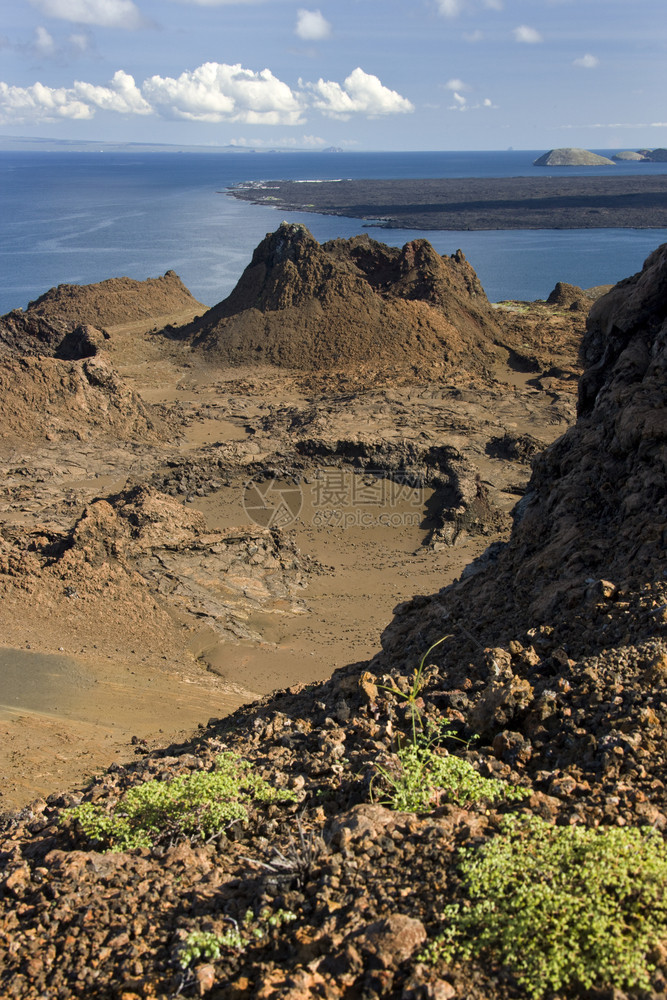 风景优美厄瓜多尔加拉帕戈斯群岛的巴托洛梅火山灰洞和熔岩场景观地形图片