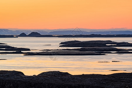 斯蒂基斯霍尔穆尔靠近冰岛西部Stykisholmur附近日落时的许多岛屿冰日落时的许多屿莫比代利景观背景