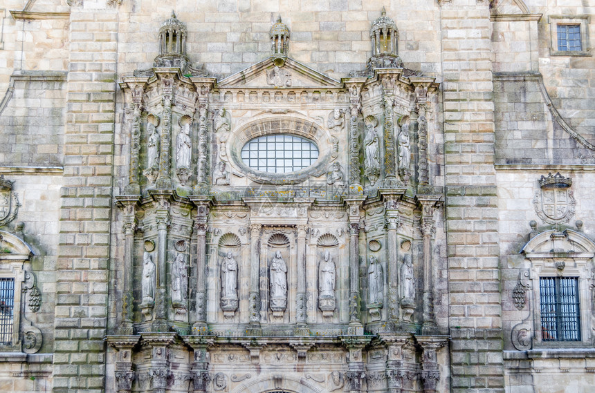 西班牙北部加利亚州圣地哥德孔波斯特拉的建筑细节窗户城市的颜色图片