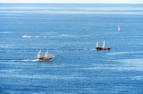 波浪地平线由特内里夫和戈莫拉乘船环绕西班牙群岛航行巡图片