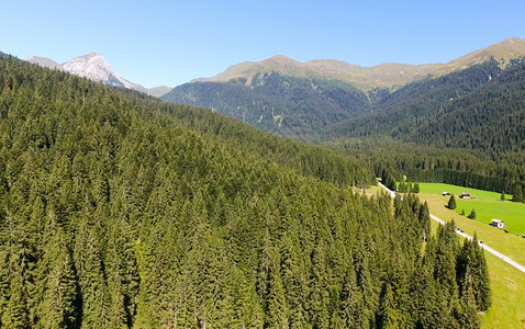 旅行白云岩多洛米特斯山谷意大利阿尔卑斯山全景草地背景图片