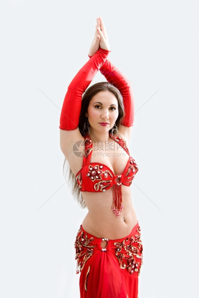 穿着红衣服的美丽肚腹舞女举起双臂与世隔绝舞蹈家黎巴嫩人裙子图片
