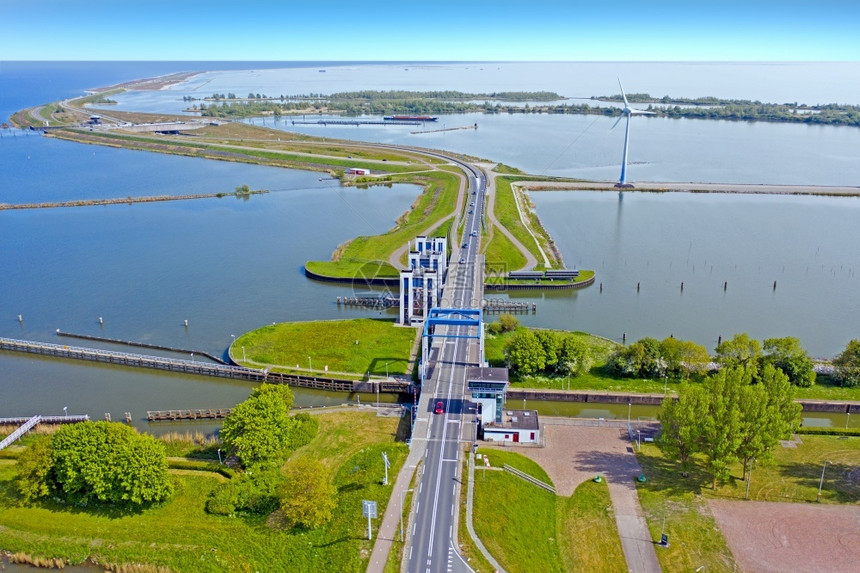 荷兰Enkhuizen和Lelystad之间的堤坝空中飞行交通户外恩奎曾图片