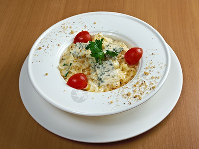 鱼海鲜可口配有美食奶酪的意大利面饼图片