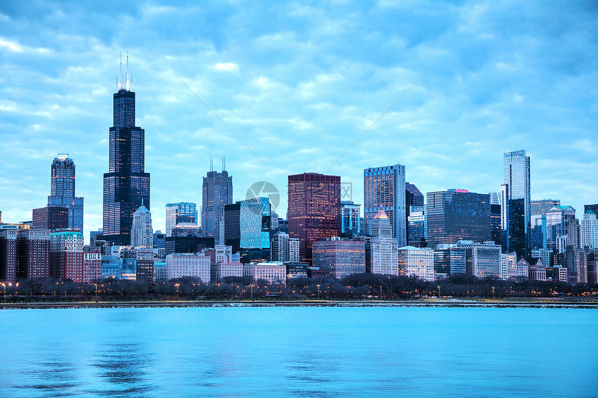 日落时芝加哥城市风光观图片