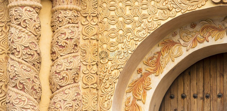 美国人以拉丁洲巴洛克风格的木门作为背景的奥兰特教堂建筑结构Name多明戈克里斯托瓦尔图片