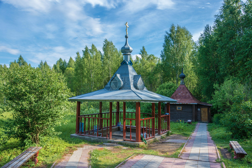 户外佩列斯拉夫基建造俄罗雅拉夫尔地区Pereslavsky区Kupan村附近的VarvaraIliopolskaya圣泉图片