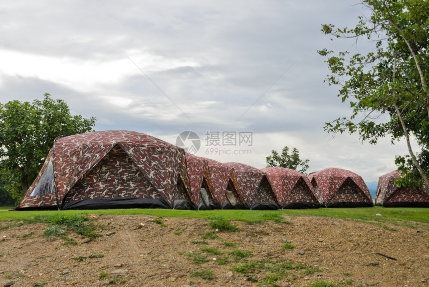 娱乐露营帐篷一排景观图片