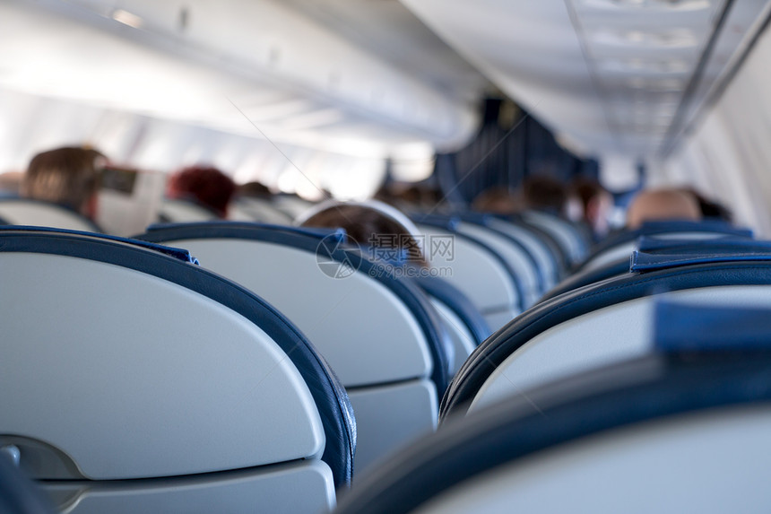 班级一小架飞机客舱很多空座位飞机客房车厢的机座喷射排图片