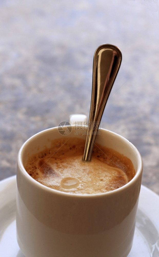 白杯咖啡用勺子色的细节杯图片