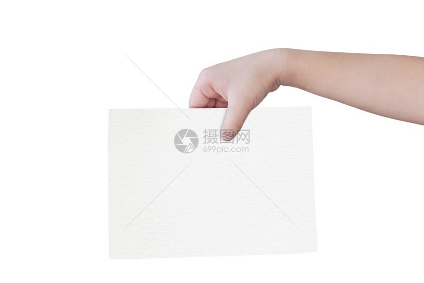 木板空白的卡片儿童手握空白纸在背景与剪切路径隔离的白色背景上留有空白纸图片