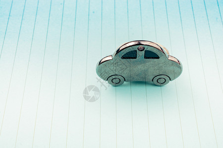 塑像印在纸面背上的小金属汽车模型男人运输图片