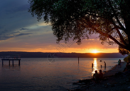 景观橙太阳康斯坦湖日落图片