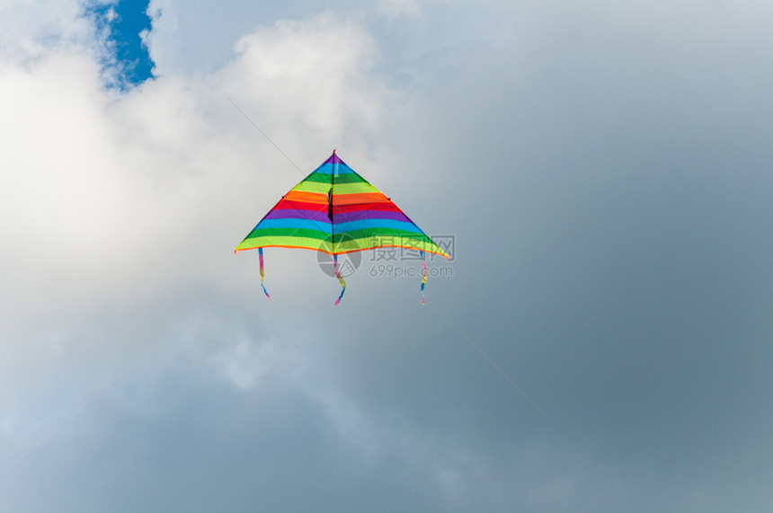 天空中飞翔的风筝图片