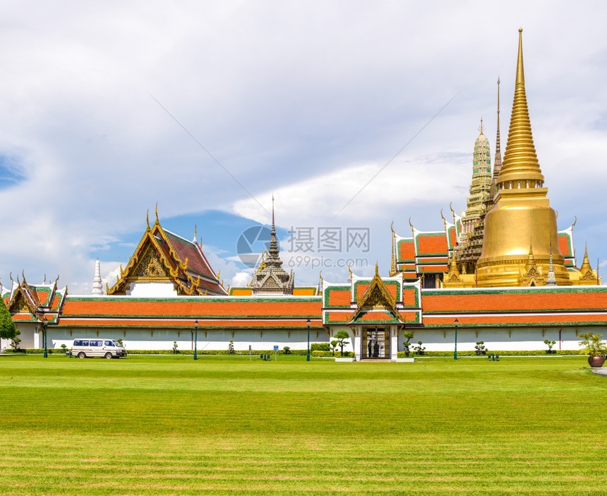 传统的WathraKaew翡翠佛寺庙泰国曼谷旅行华丽的图片