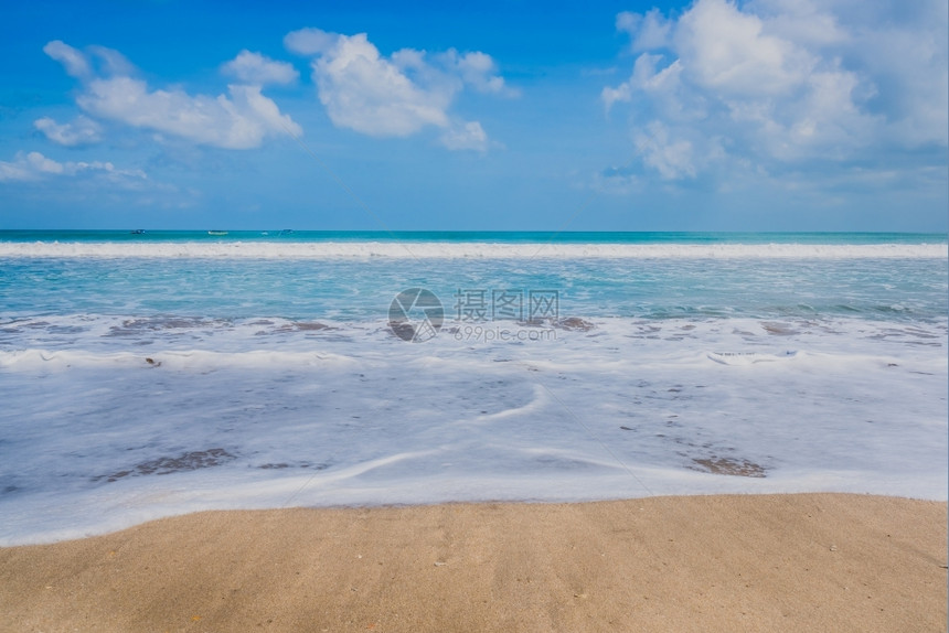 蓝色的印度尼西亚巴厘的库塔海滩白色逃脱图片