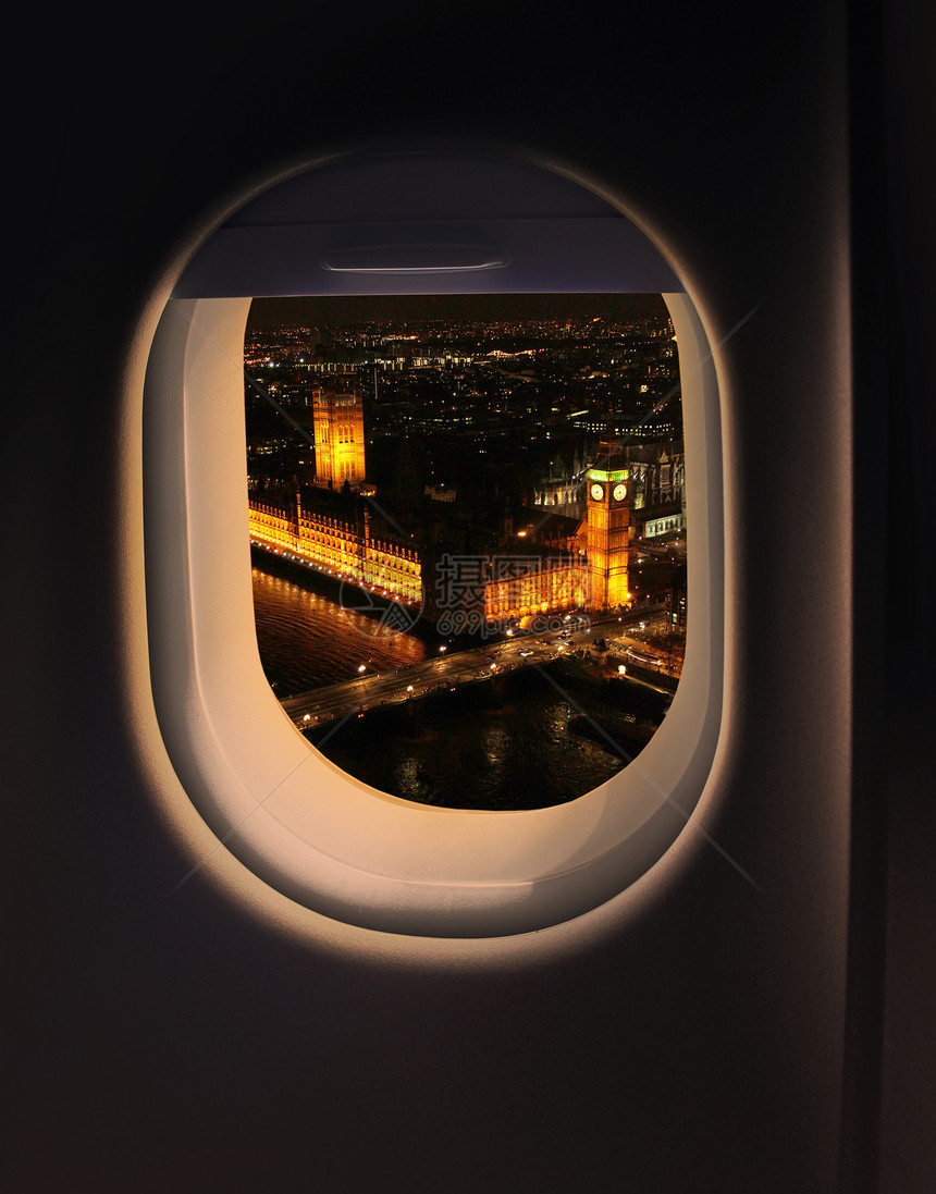 航班夜晚运输接近英国伦敦目的地喷气式飞机夜视空中观光接近伦敦目的地图片