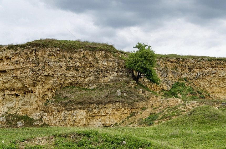 白色的保加利亚卢多戈里Lododogoriie关于实地沉积岩碎片的一般观点乡村图片