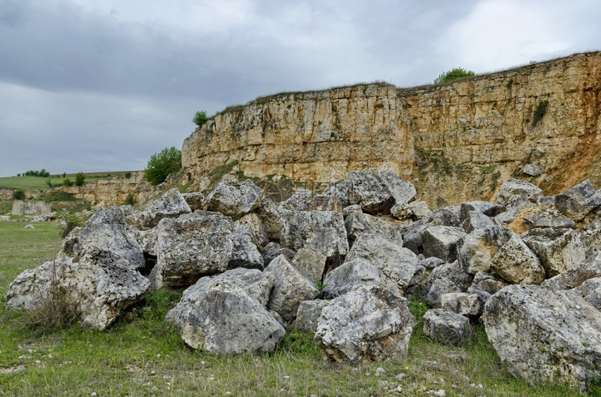 保加利亚卢多戈里Lododogoriie关于实地沉积岩碎片的一般观点绿色裂场地图片