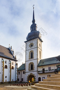 建造钟楼波兰斯塔利萨茨修道院背景图片