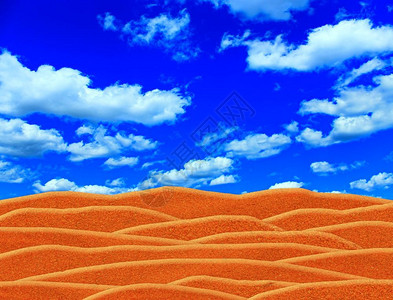 沙漠和上面的蓝天沙漠和上面的蓝色多云天空多于热图片