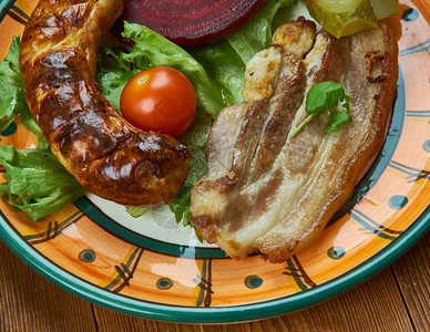 汉堡里格丹麦卡斯勒自制烹饪传统各类菜盘顶视切片食物肉背景图片