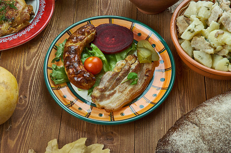 腰部猪肉什锦的汉堡里格丹麦卡斯勒自制烹饪传统各类菜盘顶视背景图片