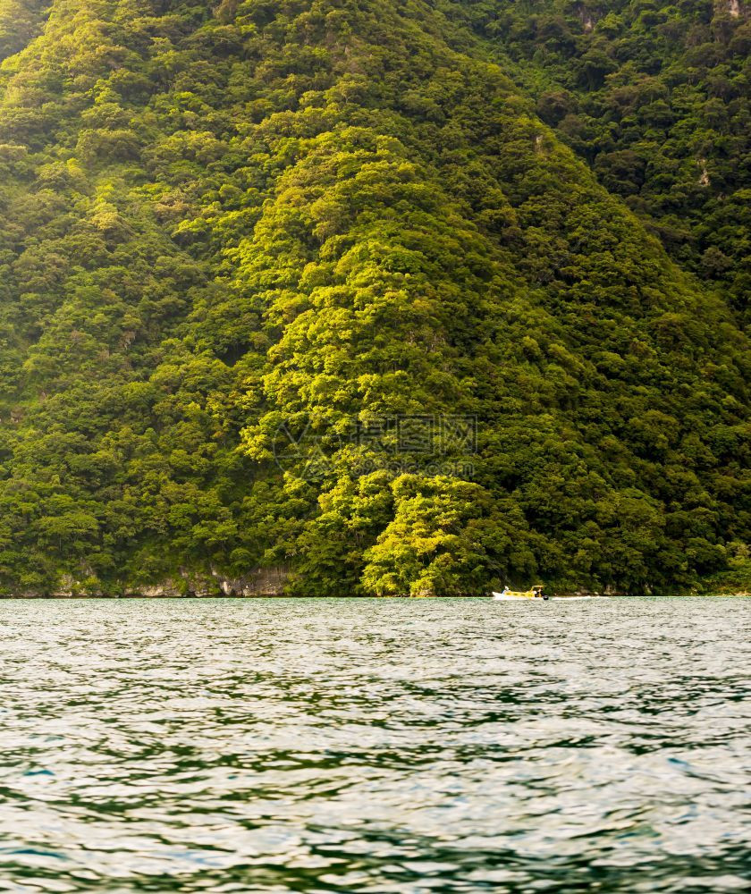 植被自然危地马拉阿提特兰湖旅游船景观图片