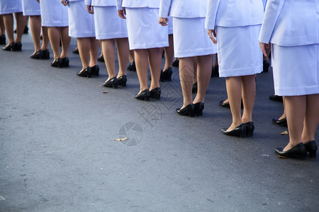 街道警官站立一排要求妇女穿白黑鞋一排整齐女士护图片