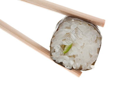 亚洲人营养海鲜白纸上孤立的寿司和筷子图片