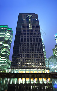 箭形现代办公室的光窗以箭形显示建造现代的商业图片