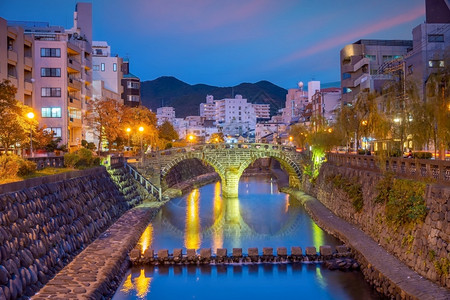 日落城市景观本九州长崎市中心天线城风景与Megane光辉桥都会图片